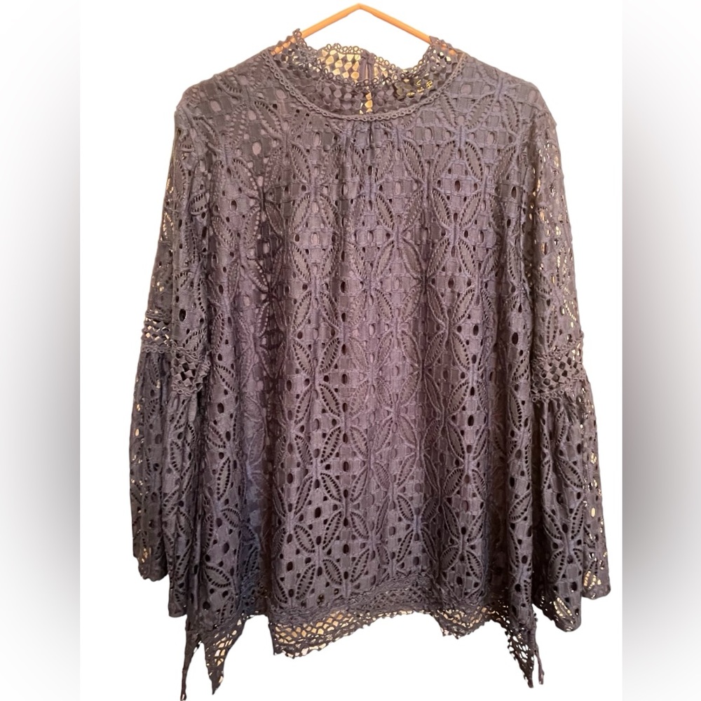 NWOT Navy Suzanne Betro Long Sleve Top